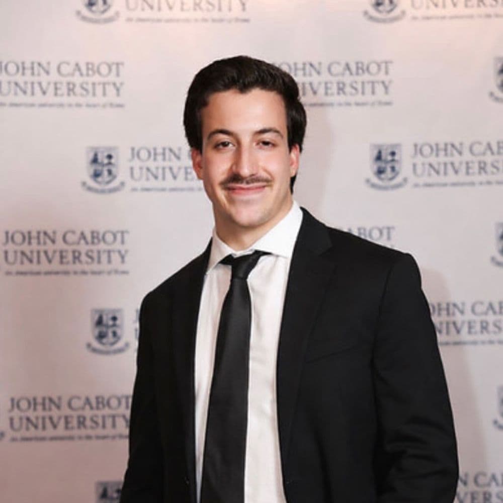 Portrait photo of David López Simpson